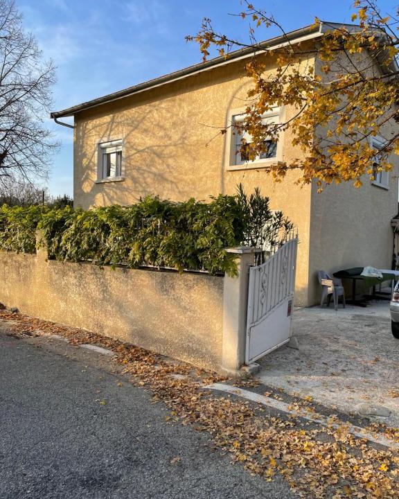 Jons Villa | -LE BOURDEAU- CHARMANTE VILLA JONAGE 15 min de LYON