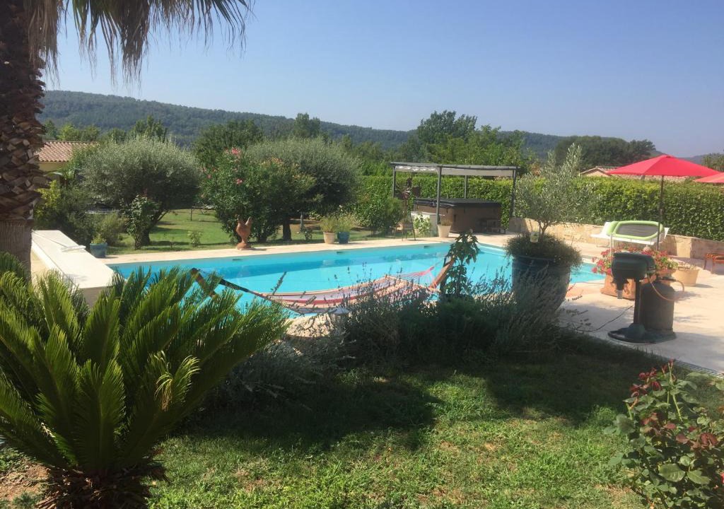 Villecroze House | LE Cabanon des hirondelles