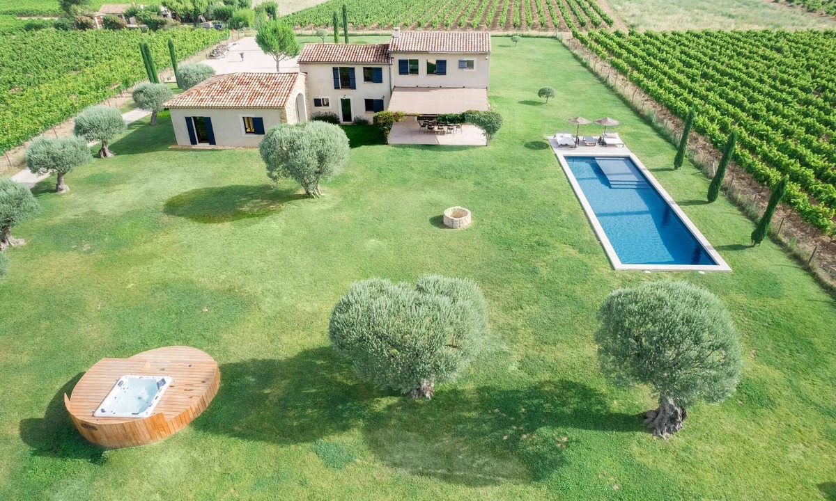 Mazan Villa | Le Prado — 360° View, Pool & Spa | Bersy Luxury®