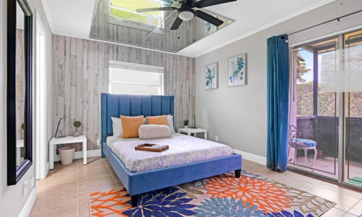 Miramar Apartment | Light & Airy 2-Bedroom Lakeview Condo with Pool