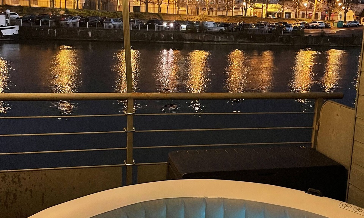 Margny-les-Compiegne Boat Rental | Loft on the water in the center of Compiegne