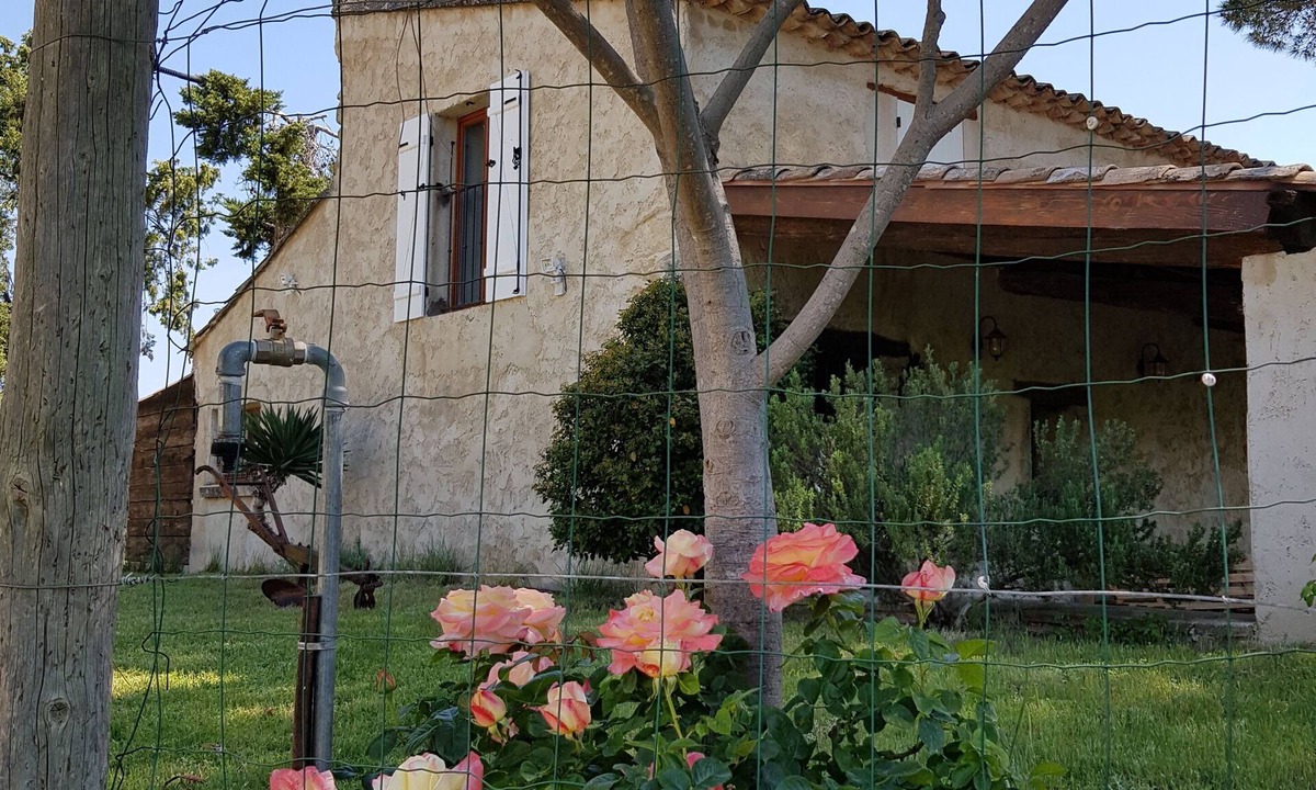 Caromb Cabin | Louise's Cabanon "Between vineyards and Mt Ventoux