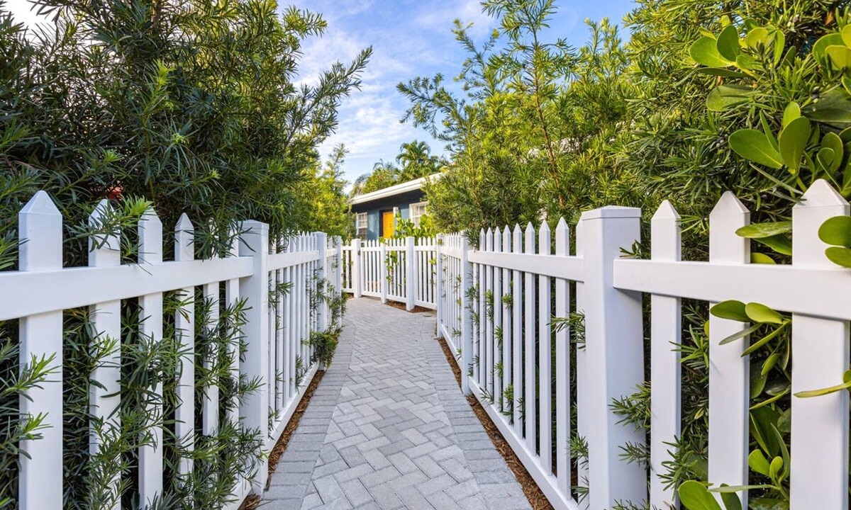 Sailboat Bend Apartment | Lovely 2 BR Condo in Sailboat Bend