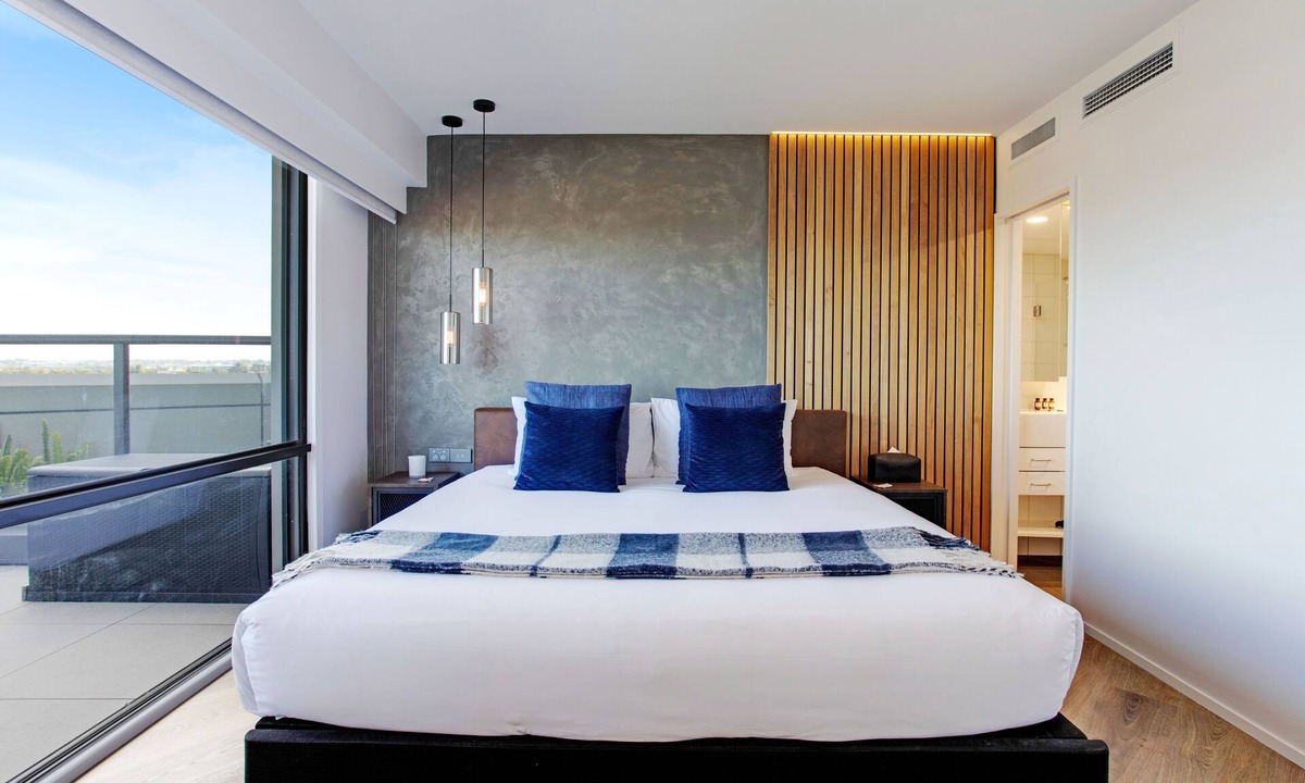 Takapuna Apartment | Luxurious Takapuna 1BR Apt Gym Tennis Rooftop HotTub