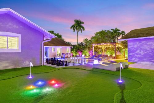 Golden Glades House | Luxury Villa Serena Heated Pool 15 min to Beach