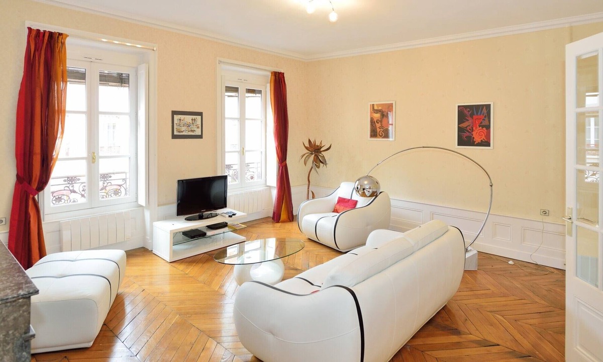 Bellecour - Hotel Dieu Apartment | Lyon 2 presqu'ile: 2-bdr spacious apartment
