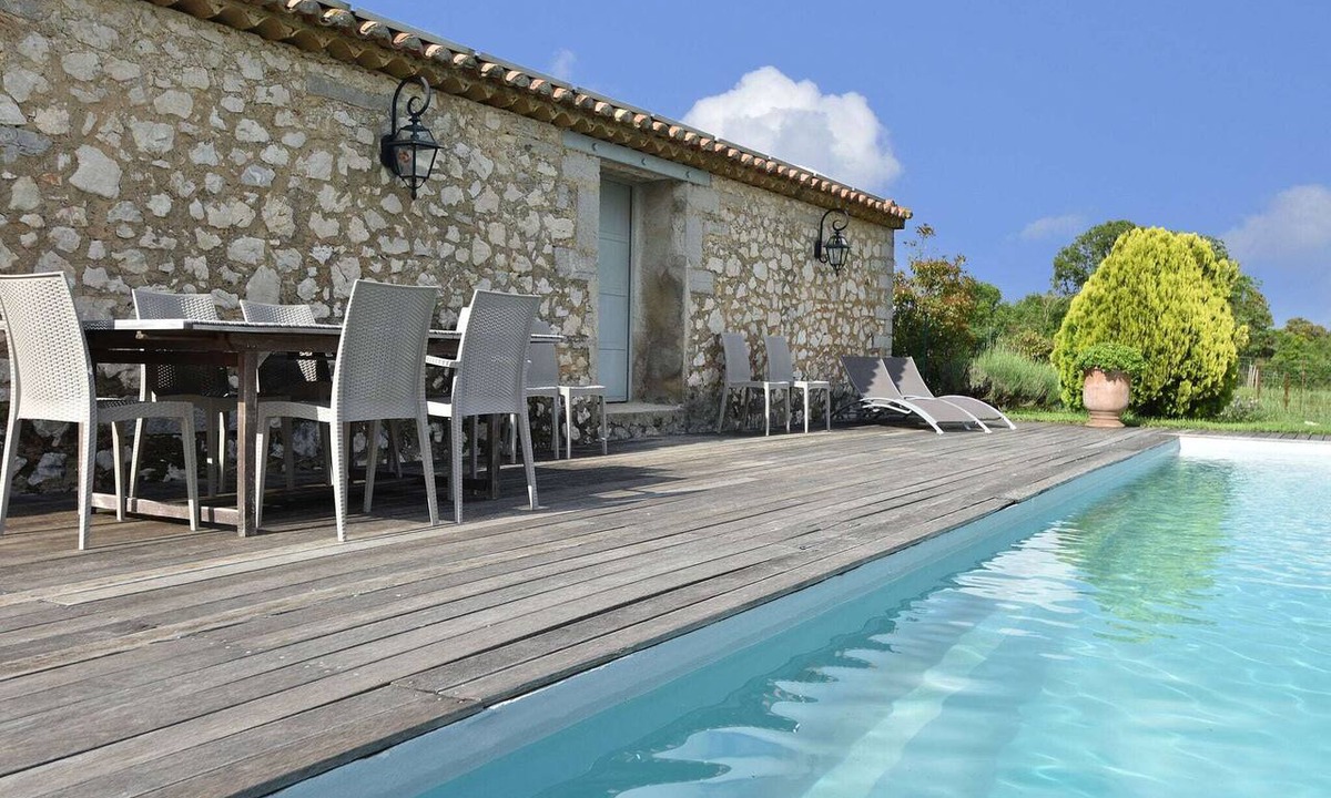 Viols-en-Laval Villa | Magnificent farmhouse with private pool and garden