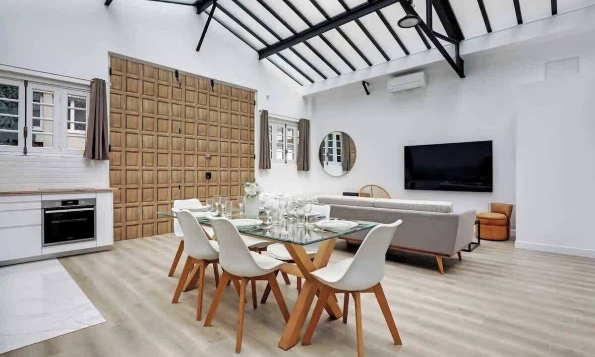 15th Arrondissement Apartment | Magnificent loft Porte Versailles & Champs de Mars