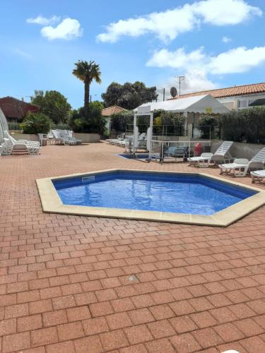 Saint-Pierre-d'Oleron House | Maison ensoleillée à Saint-Pierre-d'Oléron avec piscine partagée