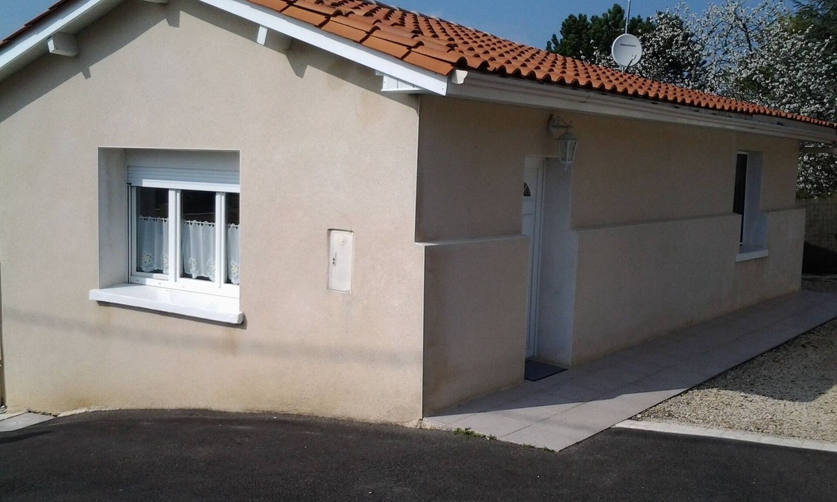 Chateauneuf-sur-Charente House | Maisonette at joly
