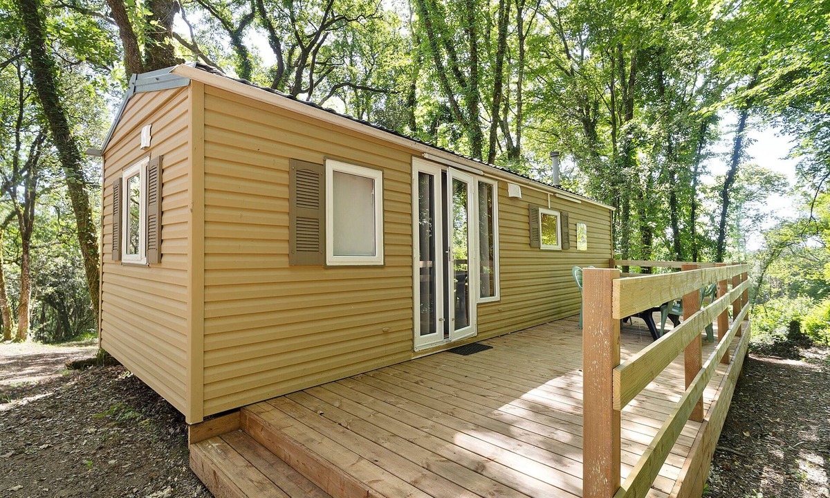 Calviac-en-Perigord House | Mobile Home in "Village de Gîtes" with Shared Pool