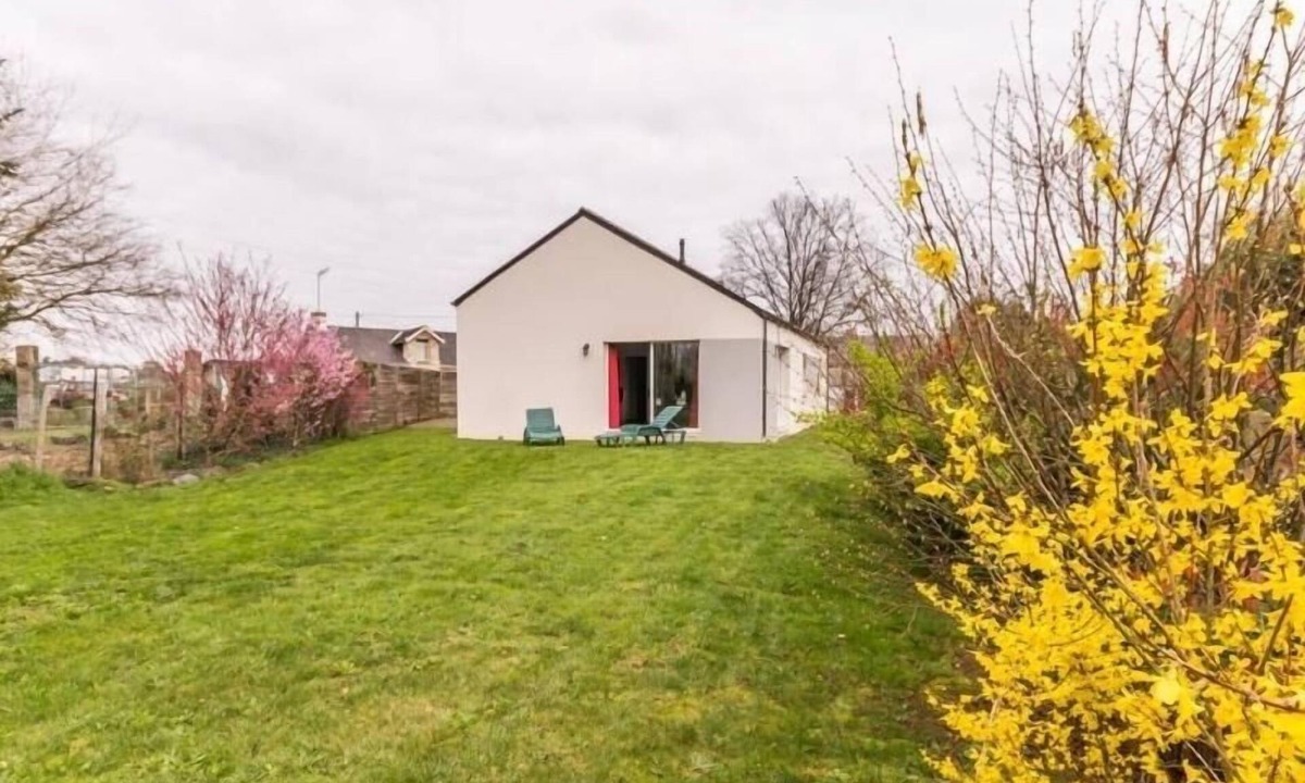 Nozay Cottage | Modern House with Garden, Near Nantes - 3 Bedrooms, Wifi, Baby Equipment, Enclosed Garden