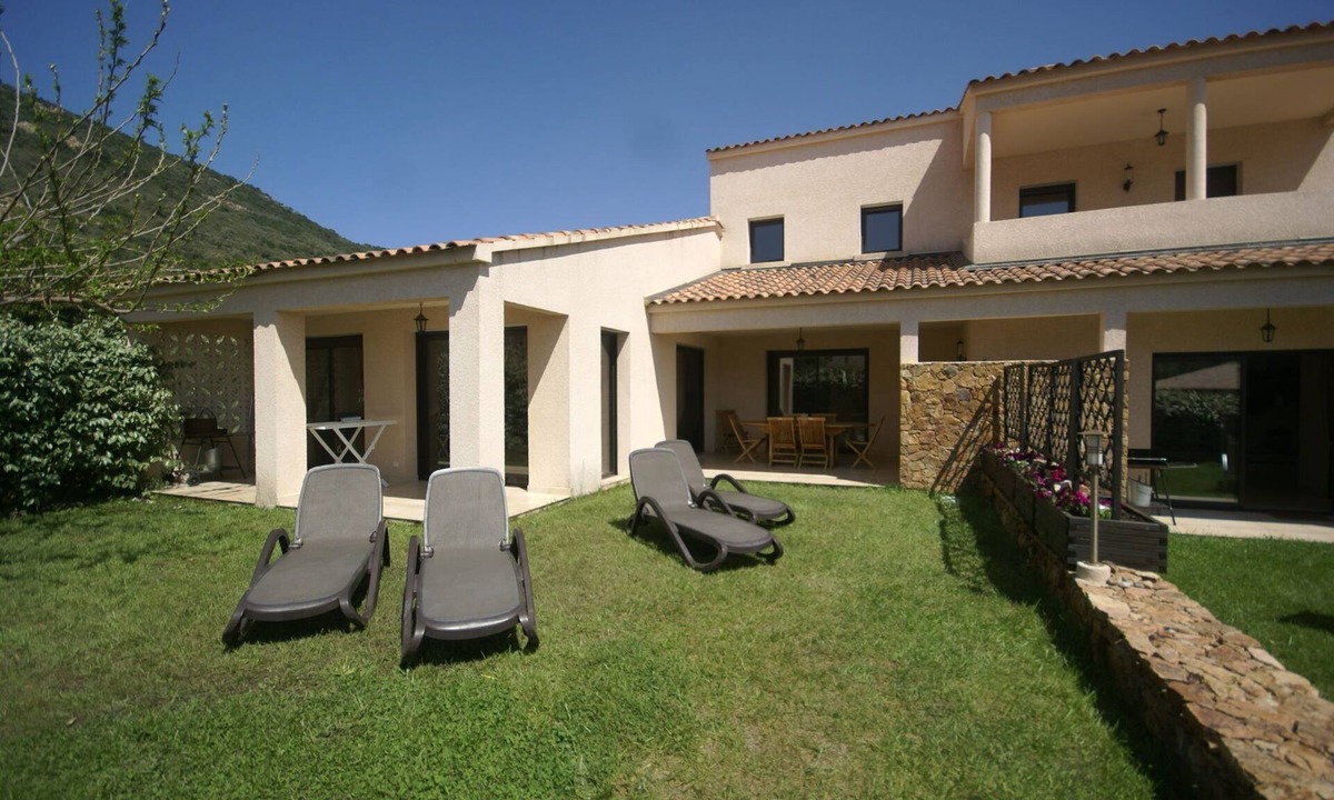 Vico Villa | Modern Villa in Coggia with Balcony