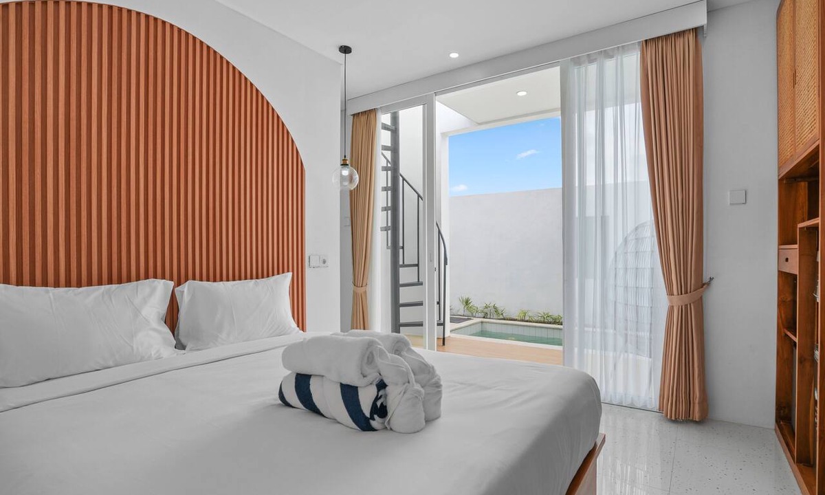 Seminyak Villa | New Rooftop Jacuzzi & Private Pool Villa near Canggu/Seminyak.