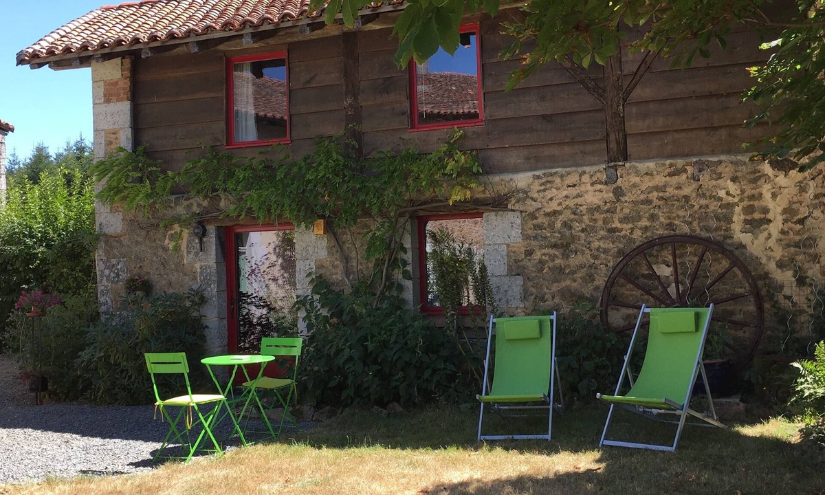 Videix Cottage | Newly refurbished 1 bedroom detached cottage close to Leisure Lakes and Chateau