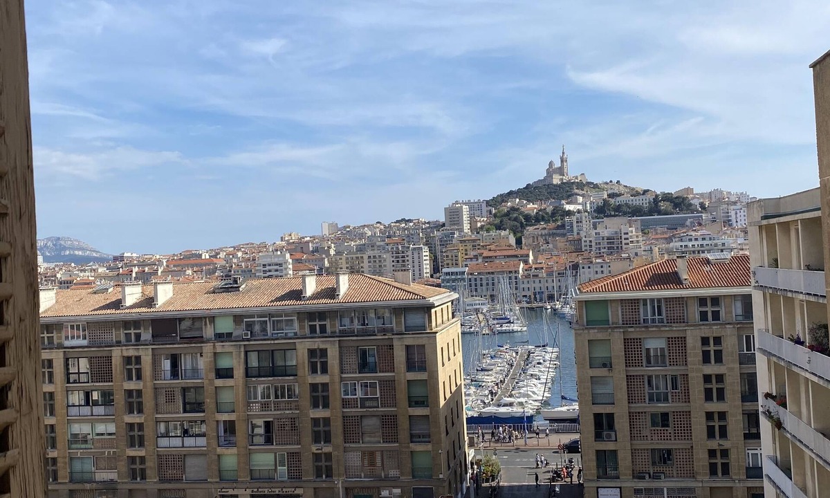 Hotel-de-Ville Apartment | nSplendid view of Notre Dame de la Garde and the Old Port