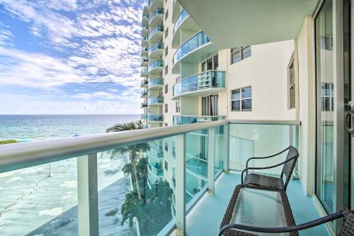 Hollywood South Central Beach Apartment | Ocean-View Balcony: Beachfront Hollywood Apt!