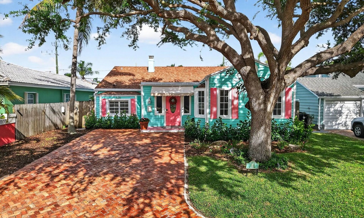 Parrot Cove House | Palm Beach Pool Oasis Walk to Golf, Beach, and the Ave