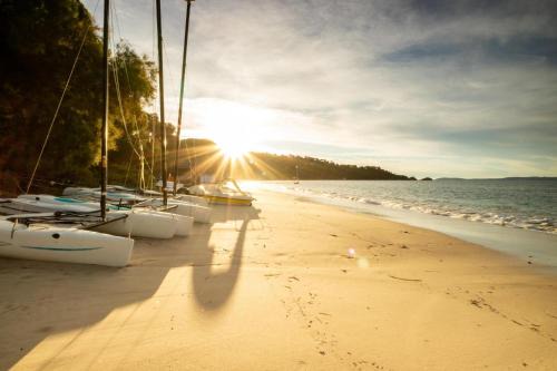 La Faviere Apartment | Peaceful Seaview Apartment with Beach & Pool Access, Air Conditioning