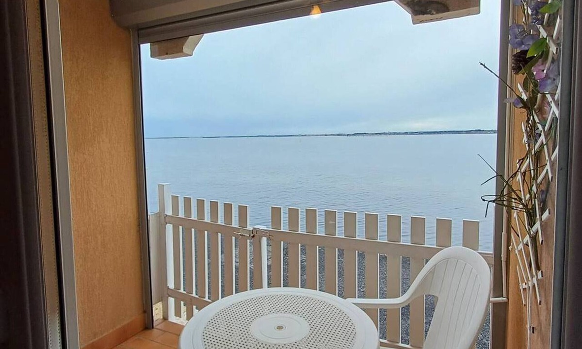 Balaruc-les-Bains Apartment | Pleasant studio with loggia and pets allowed – Balaruc-les-Bains