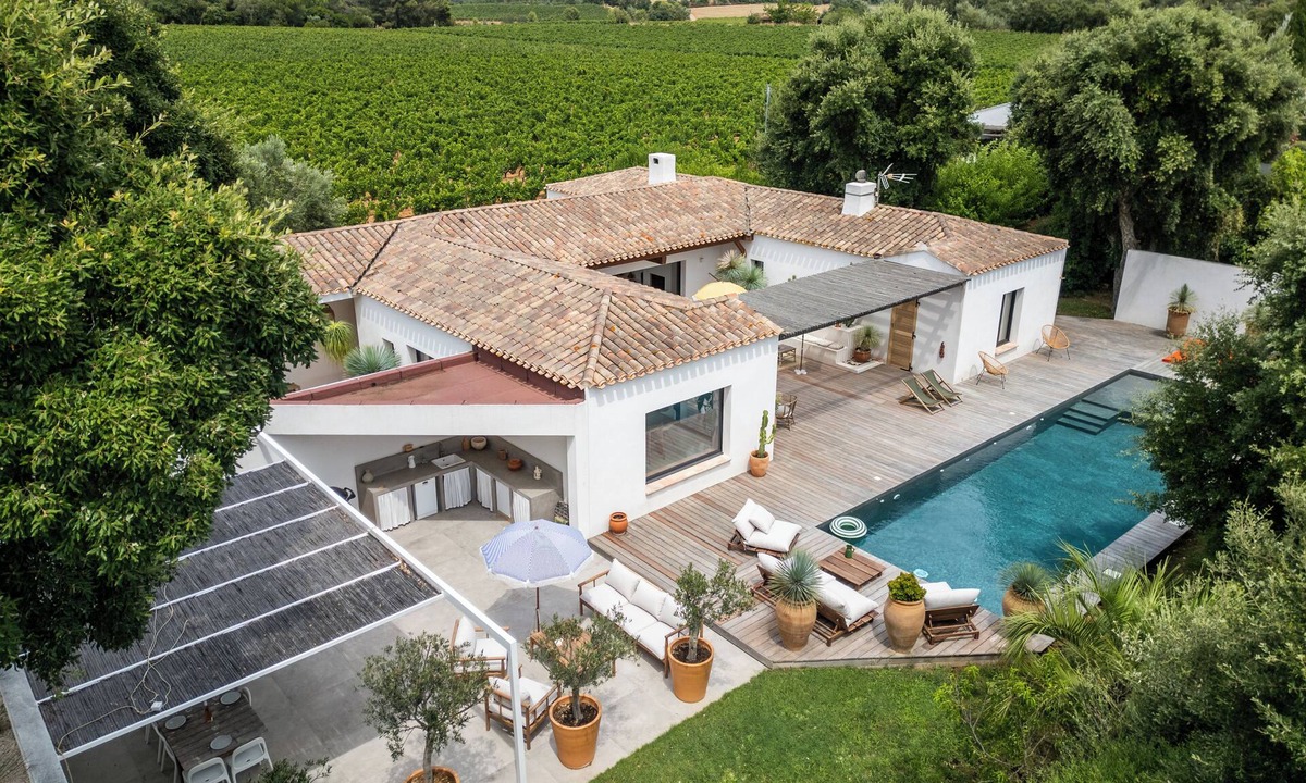 La Londe-les-Maures Villa | Prestigious villa in the heart of a vineyard near BORMES-LES-MIMOSAS