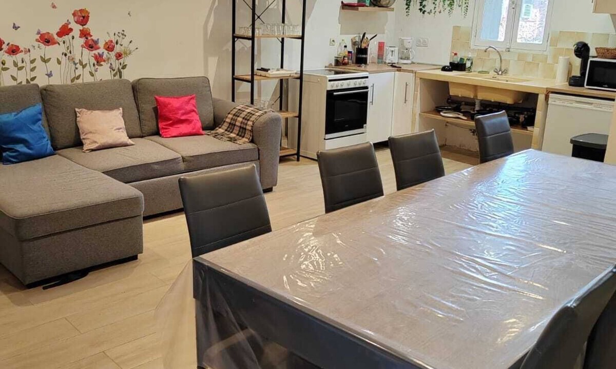 La Crau House | Provencal house for 14 sleeps with private garden. Perfect for family gatherings