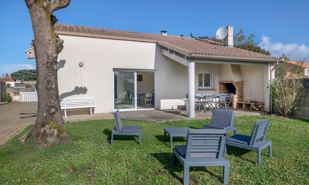 Le Cormier Ski Chalet | Quiet house 400m from the beach