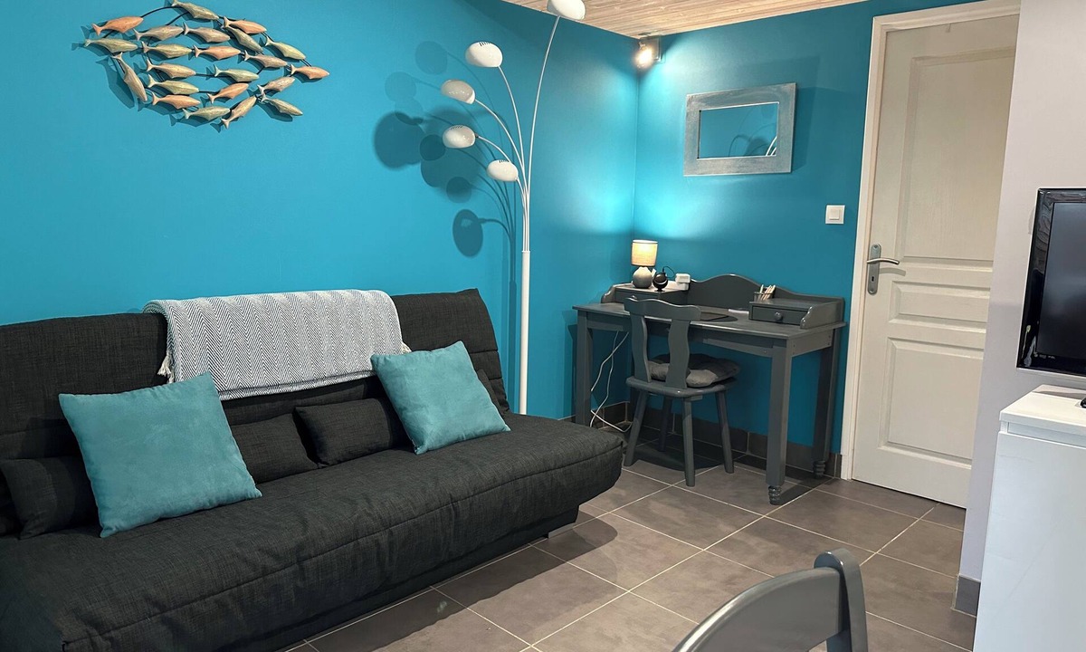 Sene House | Quiet vacation in small house with enclosed garden (Saturday to Saturday)