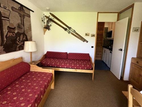 Belle Plagne Apartment | Résidence Pierre De Soleil - Studio fonctionnel · Skis aux pieds MAE-3800