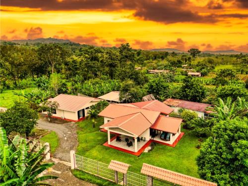 Northern Plains Apartment | Rio Celeste Birds Garden Apartments with air conditioning and Wifi Starlink