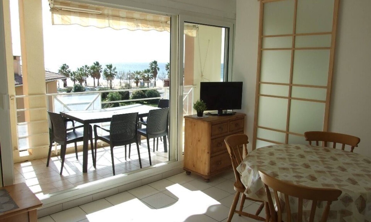 Frejus Port Apartment | Seafront apartment with swimming pool and private parking