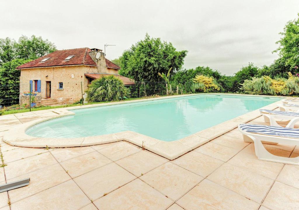 Montcabrier House | Serene Holiday Home in Besse with Swimming Pool