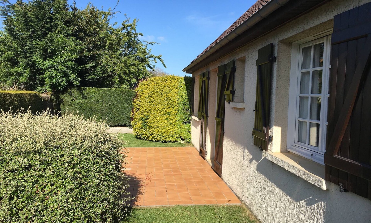 Bernieres-sur-Mer Apartment | Single storey house with enclosed garden 600 m from Bernières sur mer beach