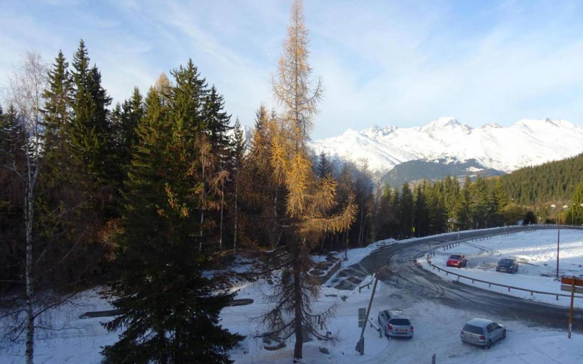 Arc-1800 Apartment | Ski-in/ski-out & foot of the slopes, 14th floor, view mountain/firs, balcony, fireplace or stove, tv