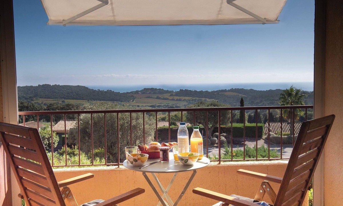 La Croix-Valmer Apartment | Soleil ☀️— cosy apartment with sea view, 5 min. from village center (max.3 pers.)