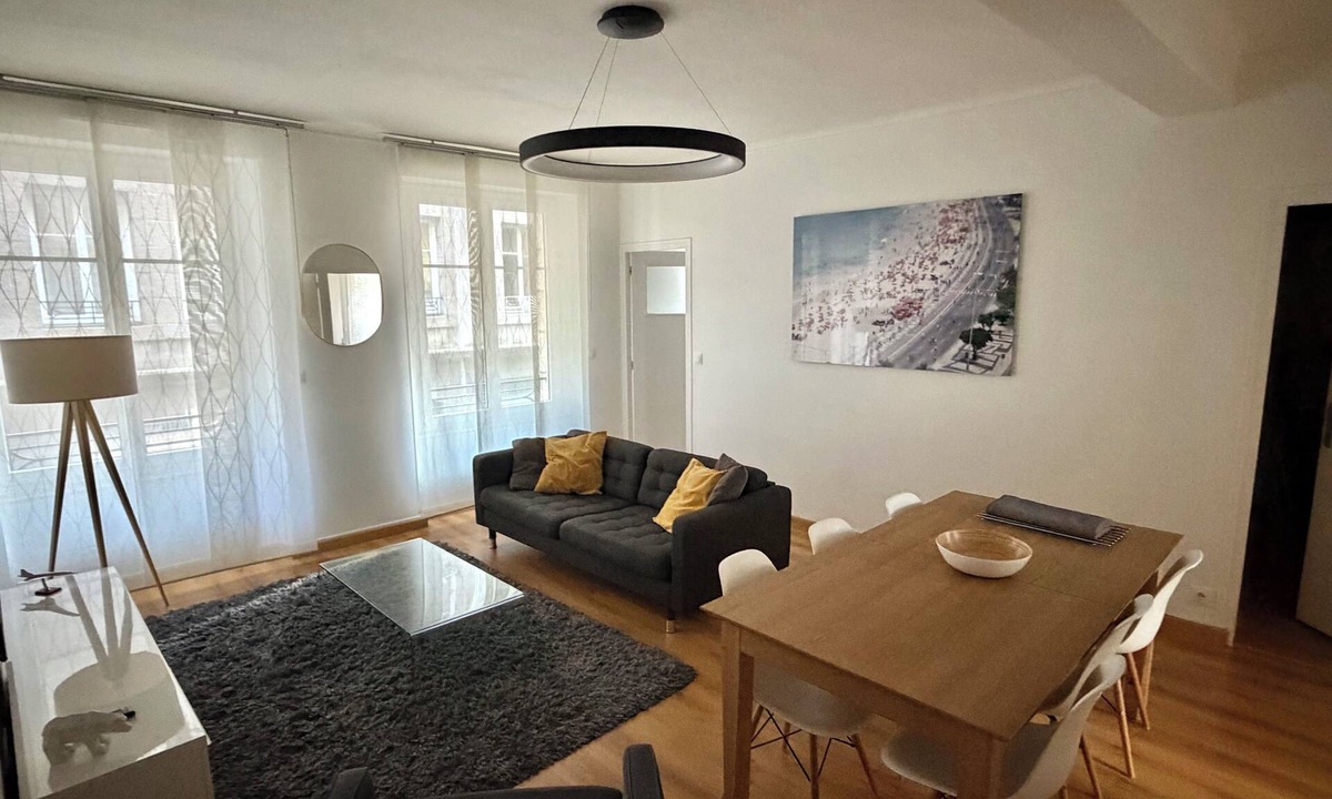 Intra Muros Apartment | Spacious apartment with GARAGE, 3 bedrooms, ideally located in the heart of the ramparts