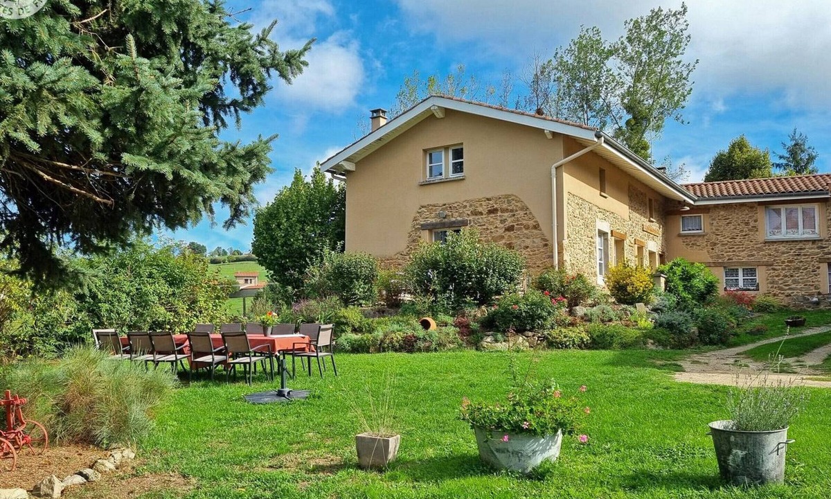 Grammond Cottage | Spacious cottage for 12 near Lyon-Saint Étienne