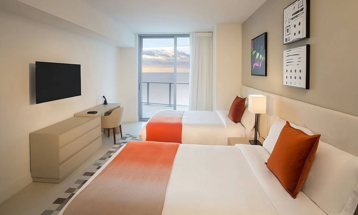 Hollywood South Central Beach Hotel | Spacious Good-Value Accommodation! Outdoor Pool, Near Hollywood Beach!