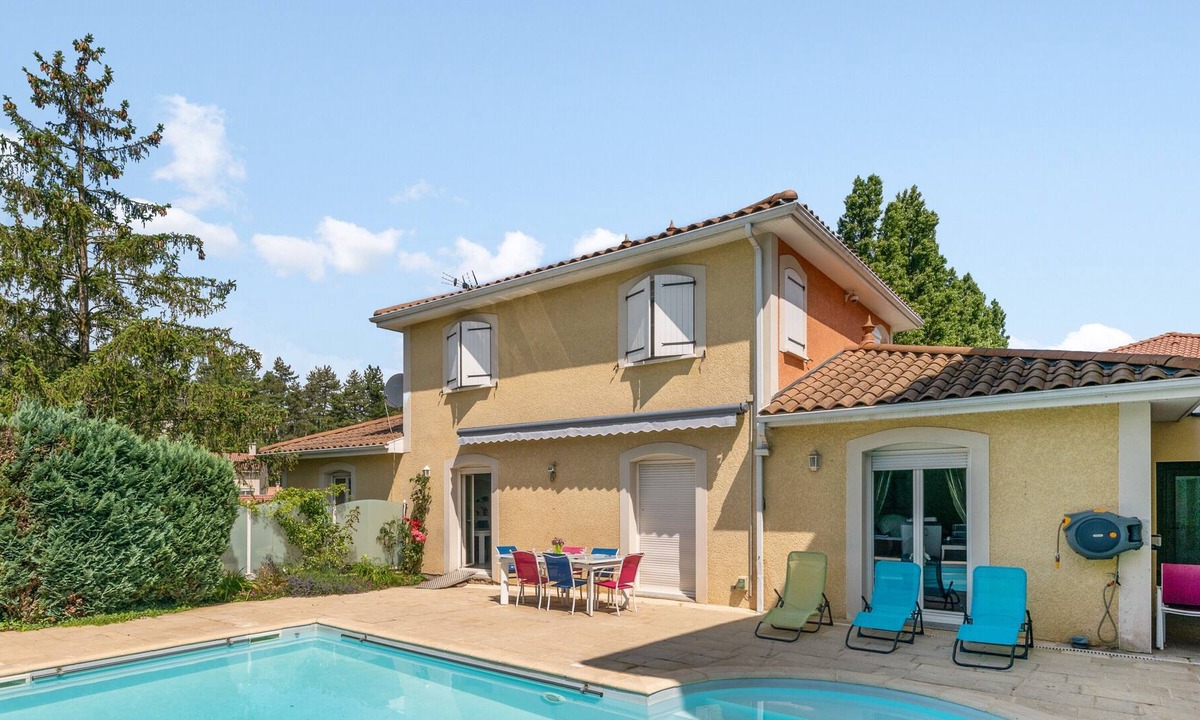 Dardilly House | Spacious house with swimming pool near Lyon - Welkeys