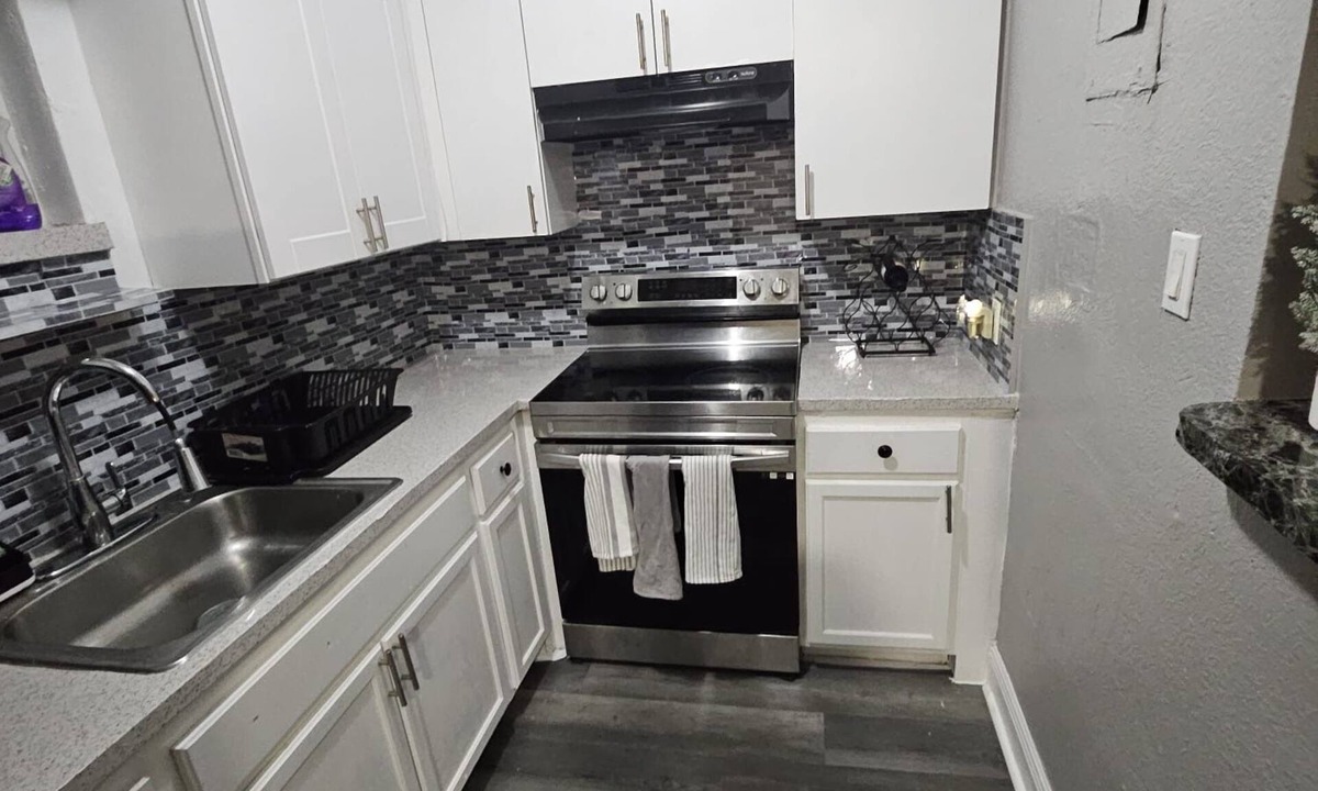 Fort Lauderdale House | Spacious Retreat- 10 mins to FLL Airport/beach
