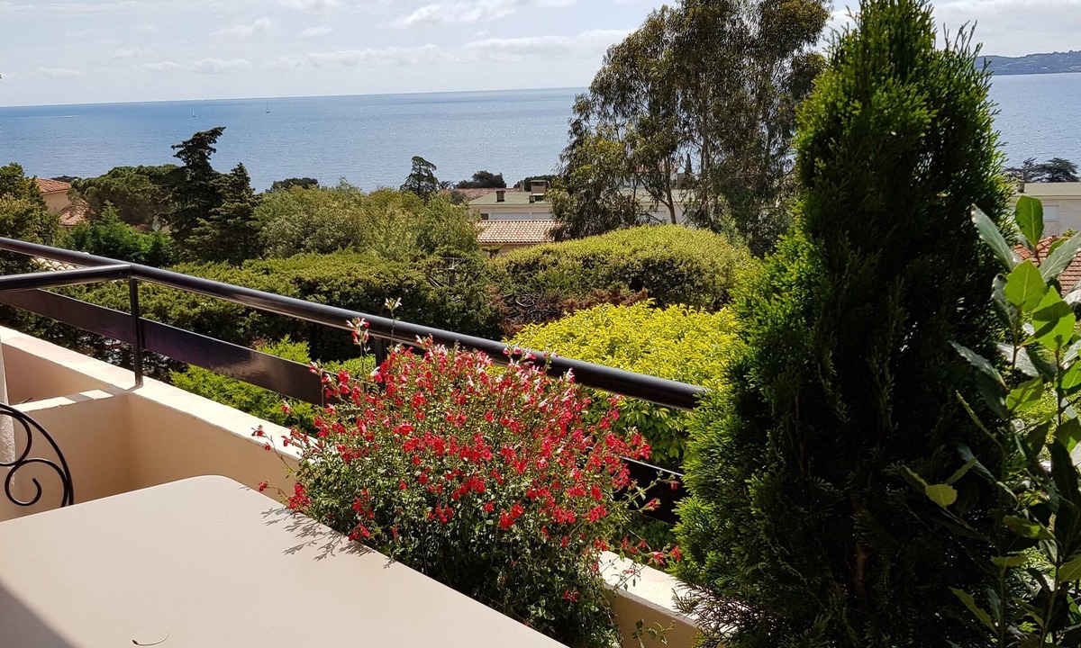 Sainte-Maxime Apartment | Ste Maxime, sea view Comfortable, quiet, walk to the town center and beaches