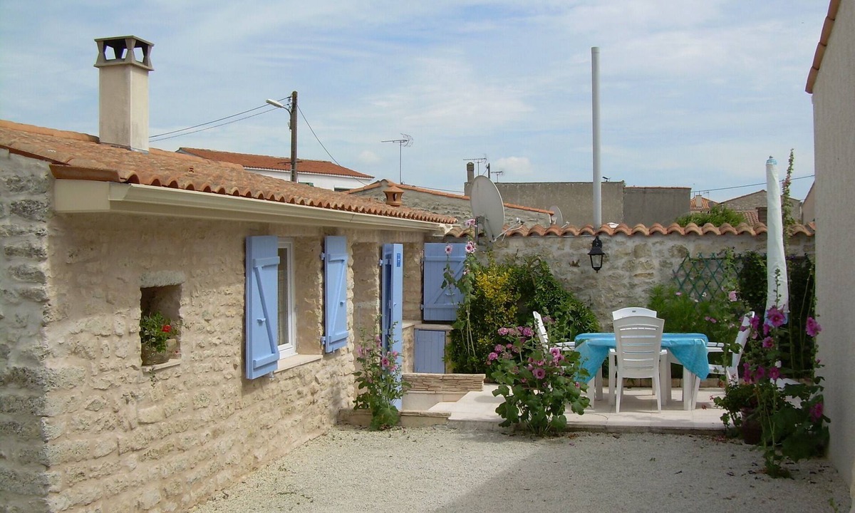 Saint-Pierre-d'Oleron House | Stone house, large swimming pool. quiet, near sea1,.5 km classified 4 stars