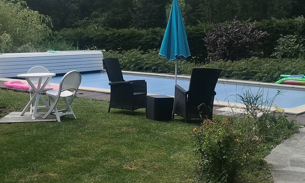 Evires Apartment | STUDIO 4 people with swimming pool/Annecy-Geneva