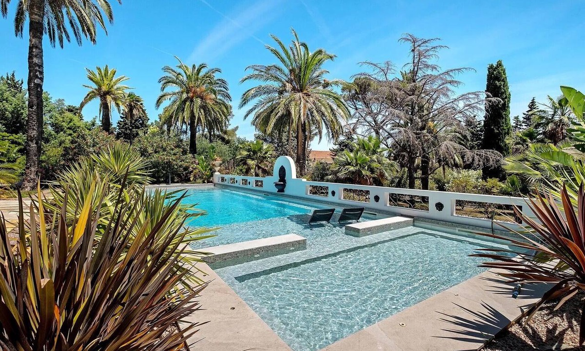 Le Dramont Villa | Studio Apartment 'Le Sémaphore' with Shared Pool, Wi-Fi and Air Conditioning