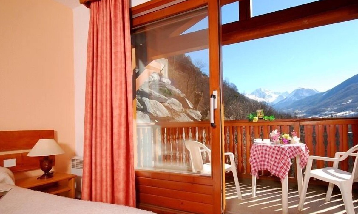 Brides-les-Bains Apartment | Studio-Comfort-Ensuite with Bath-Balcony-Vue Montagne