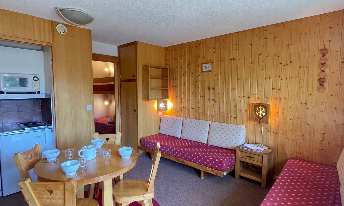 Meribel Apartment | Studio for 4 in Méribel at the slopes' foot with balcony, pets allowed