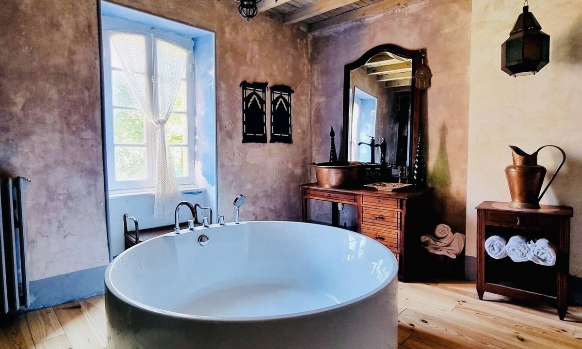 Saissac House | Stunning French house with chic luxury vibe - 5 bedroom/sleeps 8