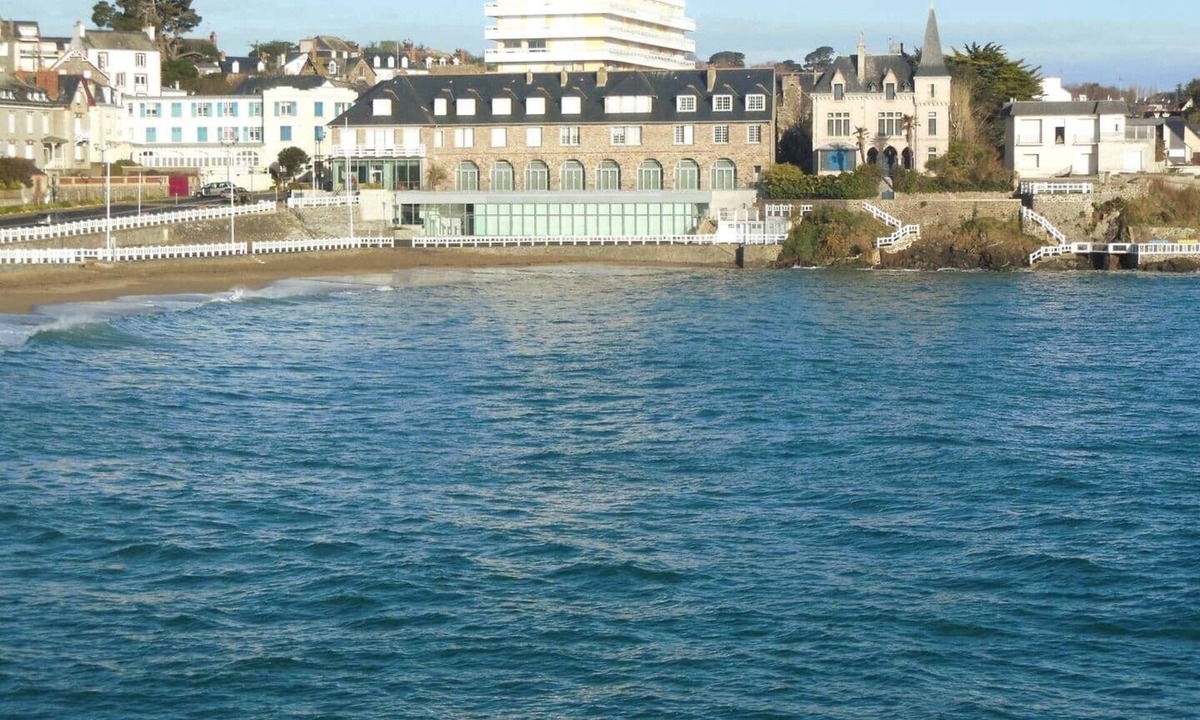 Saint-Quay-Portrieux Apartment | T2 apartment for 4 people "feet in the water" (beach 20 meters)