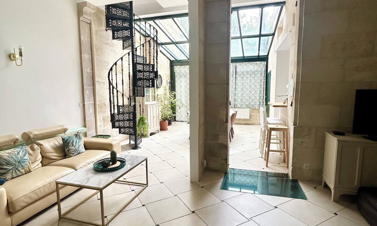 Saint Jean Station District Apartment | T2 DUPLEX 3RB Duplex apartment with garden terrace