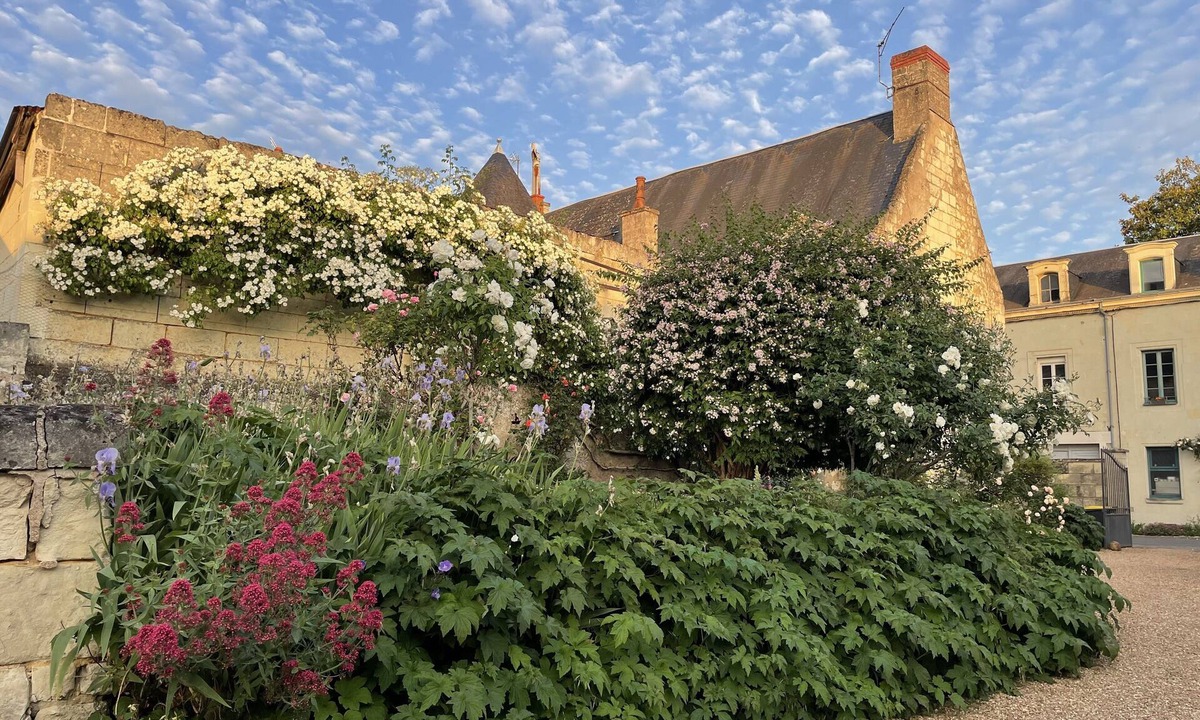 Fontevraud-l'Abbaye Cottage | Tastefully furnished 4 star gîte in historical village of Fontevraud l'Abbaye